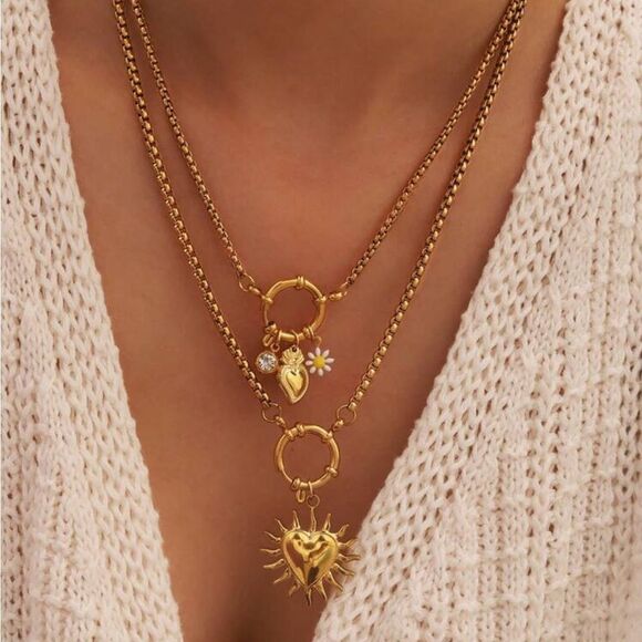 Gold Heart and Flower Charm Necklace N802 - Picture 1 of 5